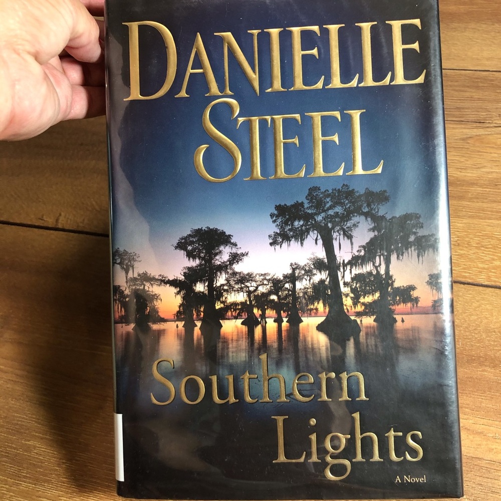 Southern Lights
by Danielle Steel